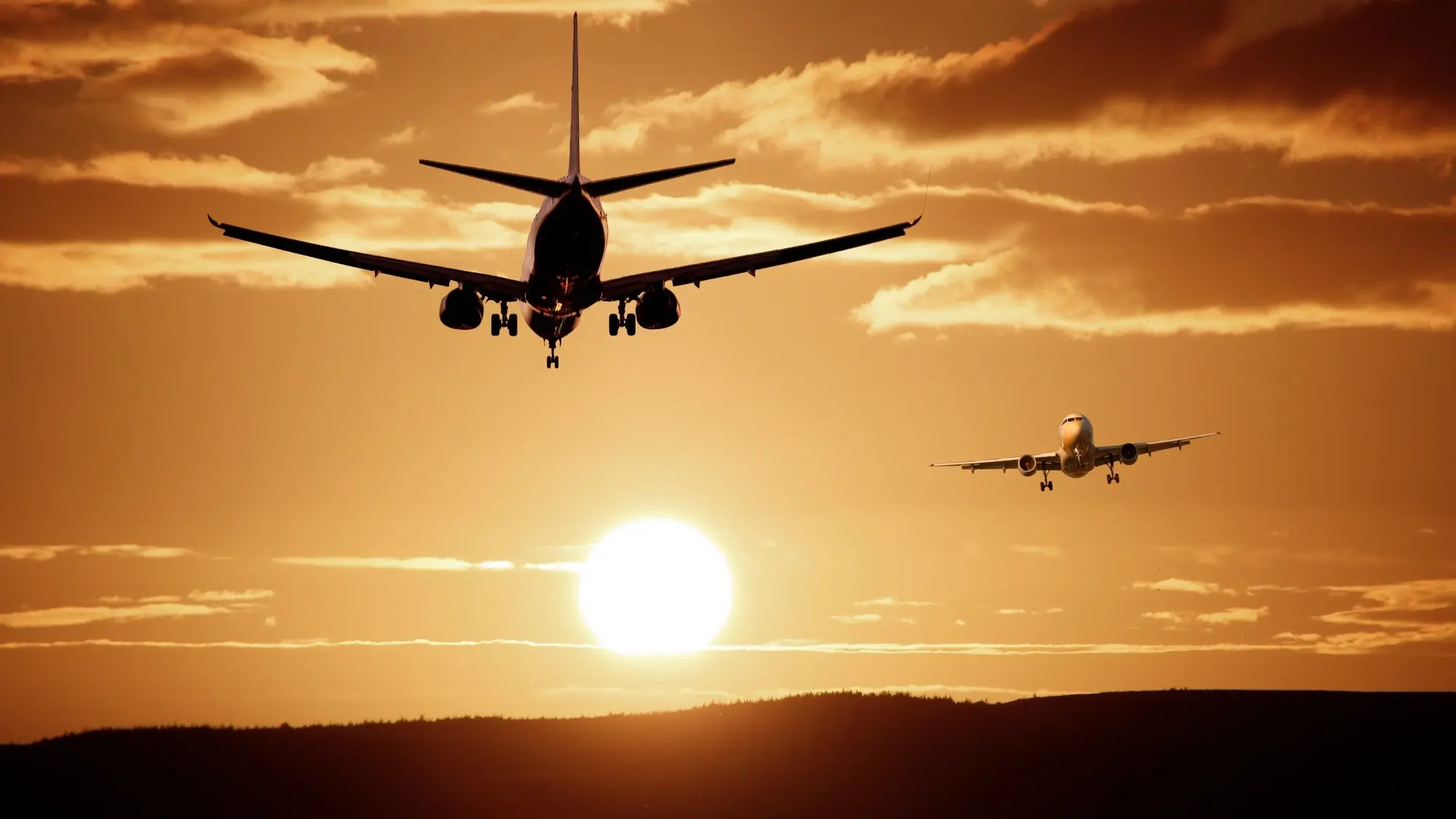 4 apps for searching flights from multiple airports